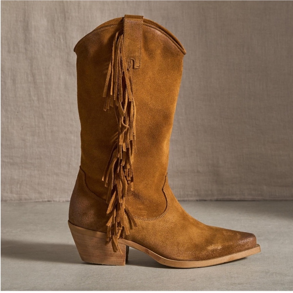 New in Box Sundance Dove Canyon Boots, Tan Suede size 40 EUR / 9 US